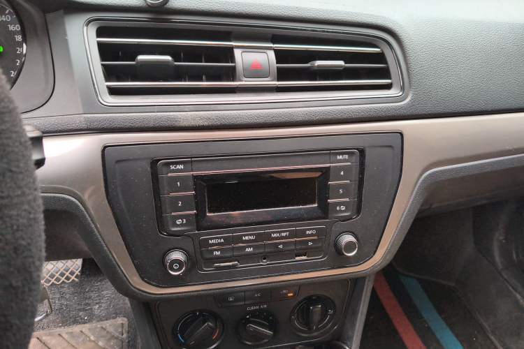 Used Volkswagen Lavida 2019 Lavida Start 1.5L Automatic Trendy Version China VI Standard Audio And AC Panel