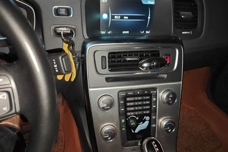 Used Volvo S60 2015 S60L 2.0T Zhiyuan Edition