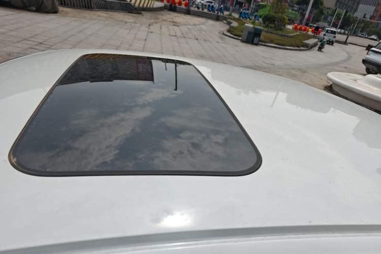 Used Geely Auto Emgrand 2022 4th Generation 1.5L CVT Flagship Model Roof