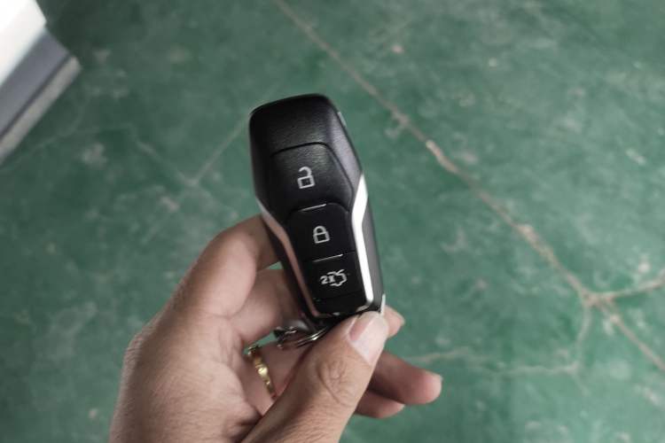 Used Ford Edge 2016 EcoBoost 245 Four-Wheel Drive Titanium 7-Seater Vehicle Key