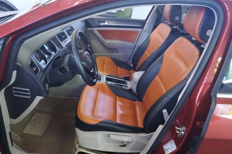 Used Volkswagen Golf 2016 230TSI Automatic Comfort Version
