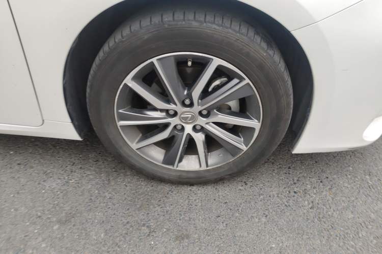 Used Lexus ES 2015 300h Comfort Edition