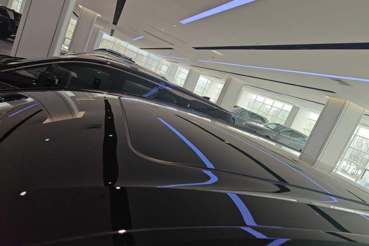 Used Volkswagen Viloran 2024 380TSI Luxury Edition Roof