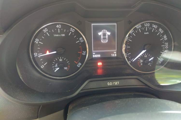 Used Skoda Octavia 2015 1.6L Manual Yijun Edition Odometer Close Up
