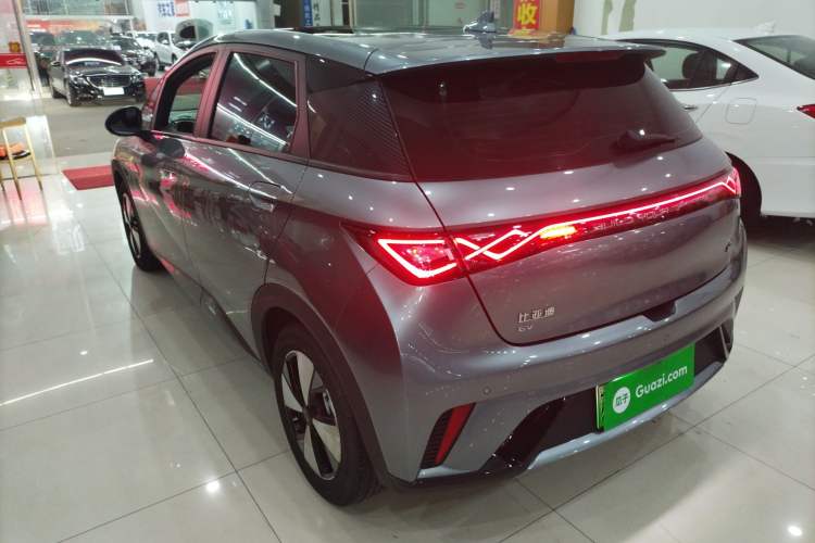 Used BYD Dolphin 2023 420 km Fashion Edition
