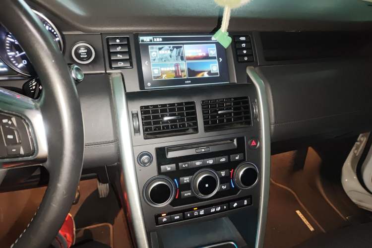 Used Land Rover Discovery Sport 2016 2.0T HSE Audio And AC Panel