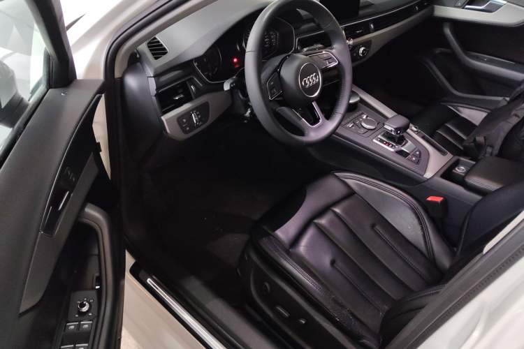 Used Audi A4L 2018 30th Anniversary Edition 40 TFSI Trendy Model Driver Seat