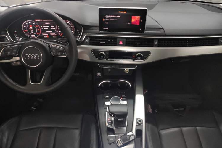 Used Audi A4L 2019 40 TFSI Fashion Edition China VI Emission Standard Center Console