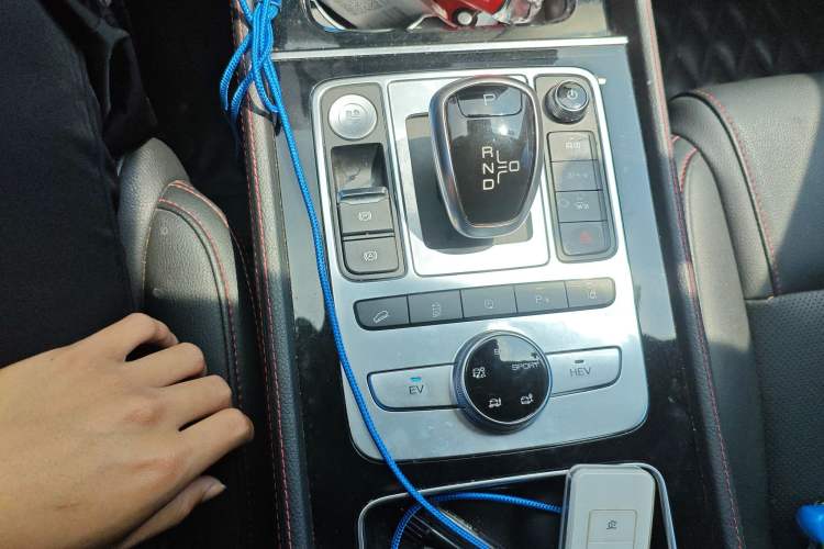 Used BYD Tang New Energy 2020 DM 2.0T Dual-Engine All-Wheel Drive Prestige 7-Seater China VI Standard