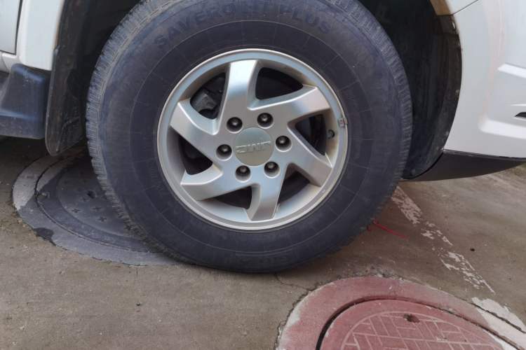 Used JMC Yuhu 5 2019 2.0T Diesel Manual 4x4 Advanced Version China VI Standard Long Wheelbase
