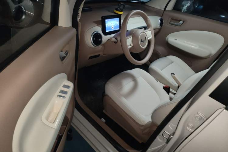 Used Wuling Hongguang MINIEV 2025 Four-Door Version Advanced Edition Driver Seat