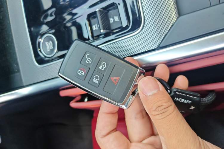 Used Jaguar XEL 2025 2.0T 250 PS R-DYNAMIC 90th Anniversary Edition
