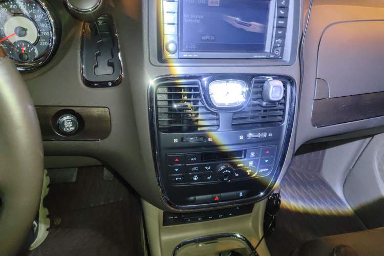 Used Chrysler Grand Voyager 2013 3.6L Luxury Edition
