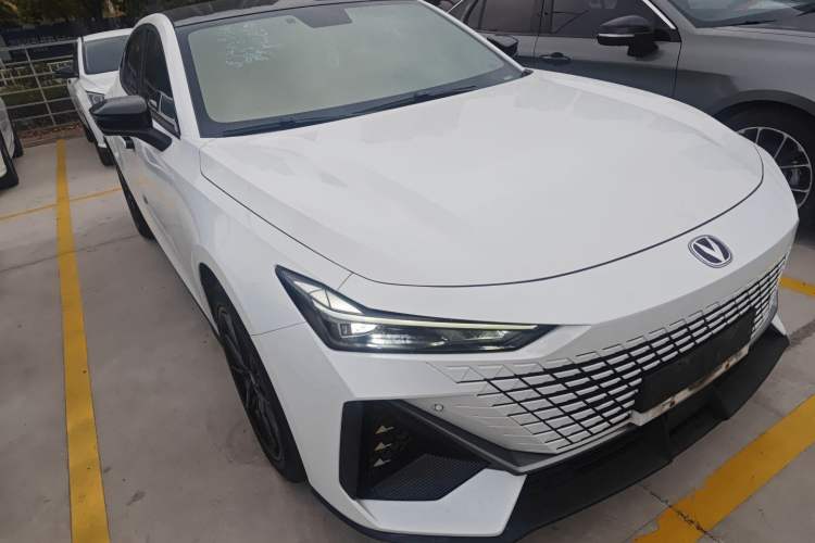 Used CHANGAN UNI-V 2022 1.5T Prestige Version
