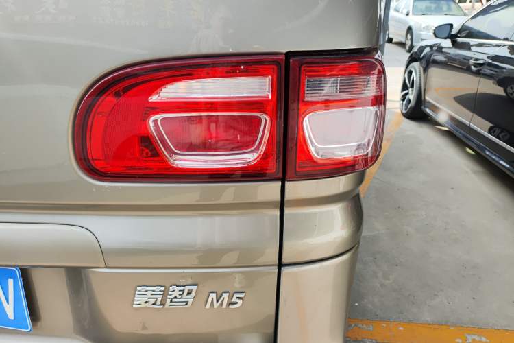 Used FORTHING Lingzhi 2018 M5 1.6L 7-Seater Comfort Model Right Rear Taillight