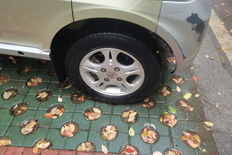 Used Wuling Rongguang 2011 1.2L Comfort Model Right Front Wheel Hub