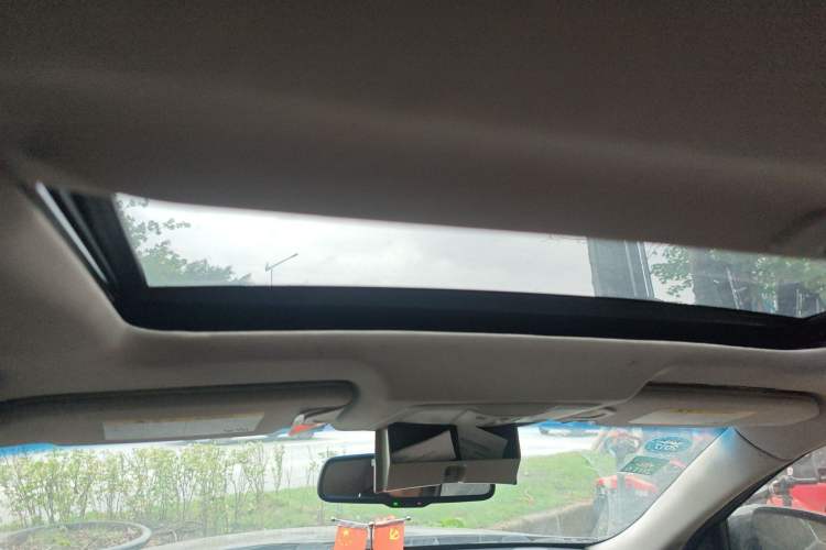 Used Infiniti QX50 2013 2.5L Two-Wheel-Drive Elegant Edition