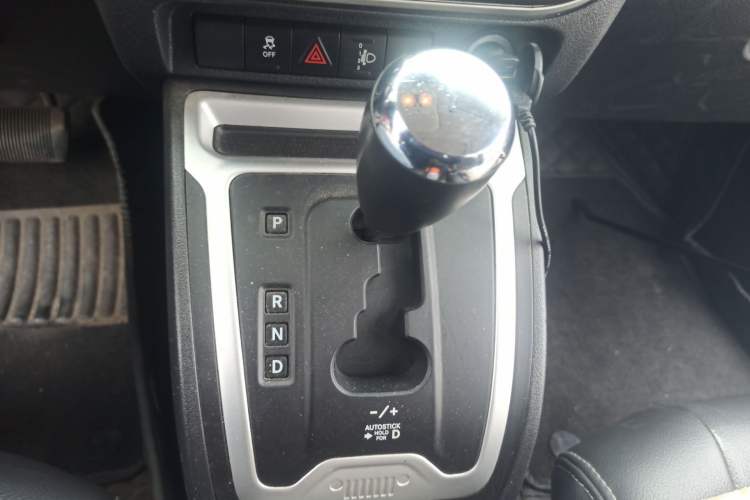 Used Jeep Compass 2014 Revised Version 2.4L Four-Wheel Drive Comfort Edition Gear Lever