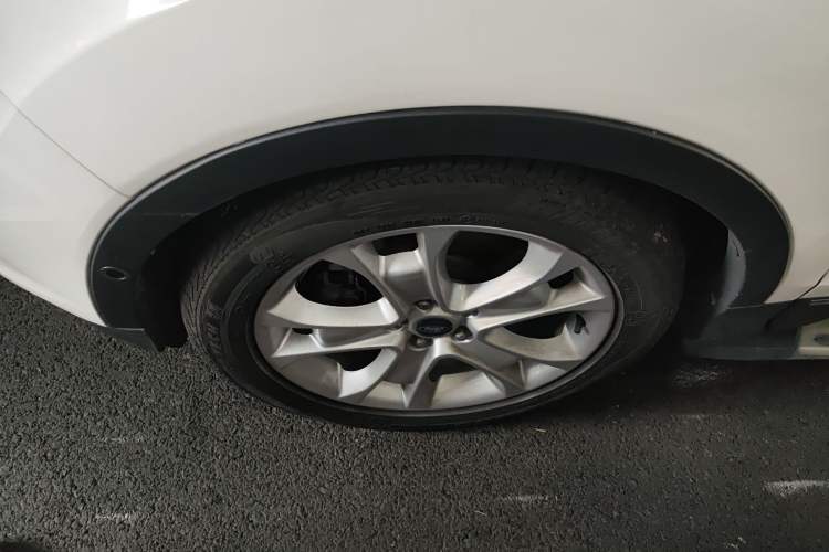 Used Ford Kuga 2013 2.0L GTDi Four-Wheel-Drive Sport Model Left Front Wheel Hub