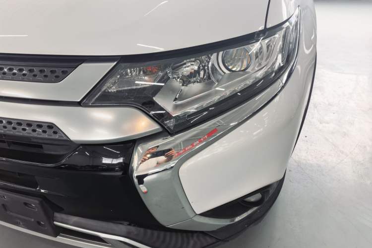 Used Mitsubishi Outlander 2019 2.0L Two-Wheel Drive Comfort Edition 5 Seats China VI Standard
