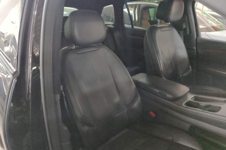 Used Nio ES7 2022 75 kWh Right Front Seat