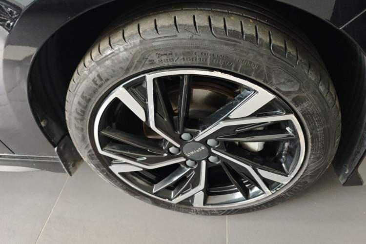 Used Lynk & Co 03 2023 2.0TD DCT H-Power Halo Right Front Wheel Hub