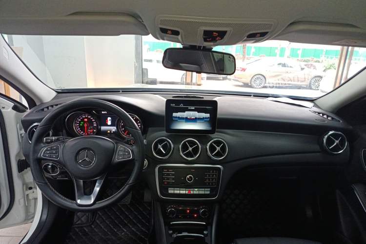 Used Mercedes-Benz GLA 2018 GLA 200 Sport Edition Center Console