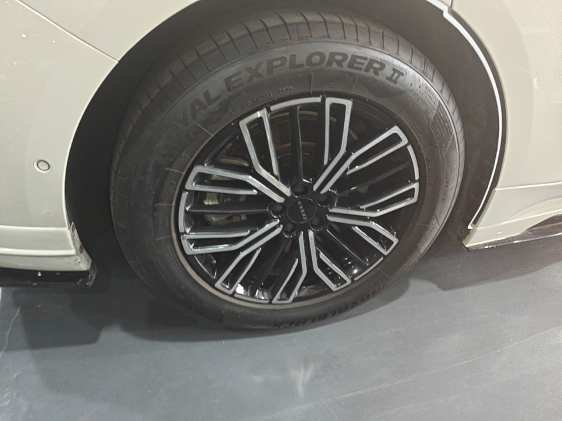 Zeekr 001 2025 WE Edition 95 kWh All-Wheel Drive — снимка 11