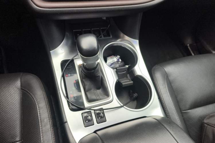 Used Toyota Highlander 2015 2.0T Four-Wheel Drive Luxury Edition 7-Seater Gear Lever