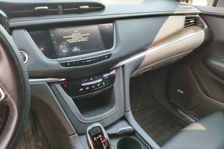 Used Cadillac XT5 2018 28E Four-Wheel Drive Tech Version Audio And AC Panel