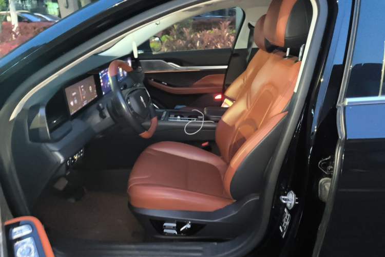 Used Lincoln Z 2022 iXiang Deluxe Edition Left Front Seat