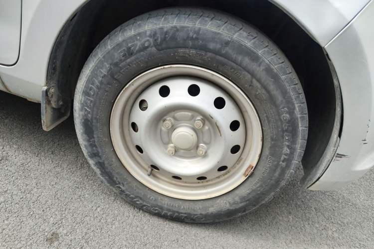 Used Wuling Rongguang V 2019 1.5L Window-Sealed Utility Model China VI LAR Right Front Wheel Hub