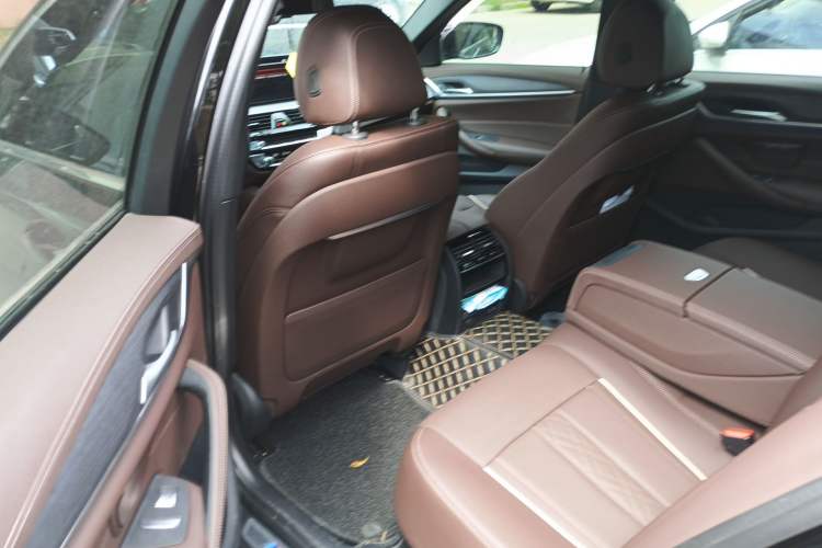 Used BMW 5 Series 2022 530Li Leading Model M Sport Package Left Rear Seat