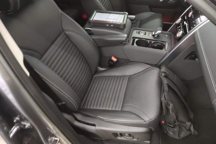 Used Land Rover Discovery 2023 360 PS R-Dynamic S