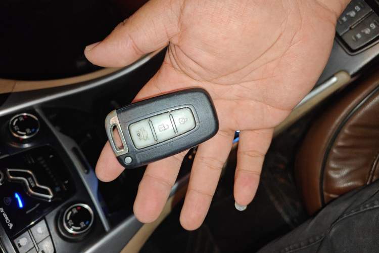 Used Hyundai Sonata 2011 2.0L Automatic Luxury Edition
