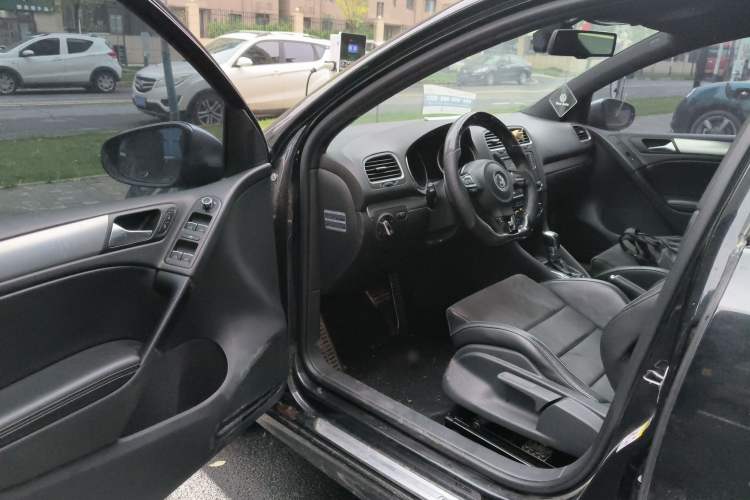 Used Volkswagen Golf 2011 2.0 TSI R Driver Seat