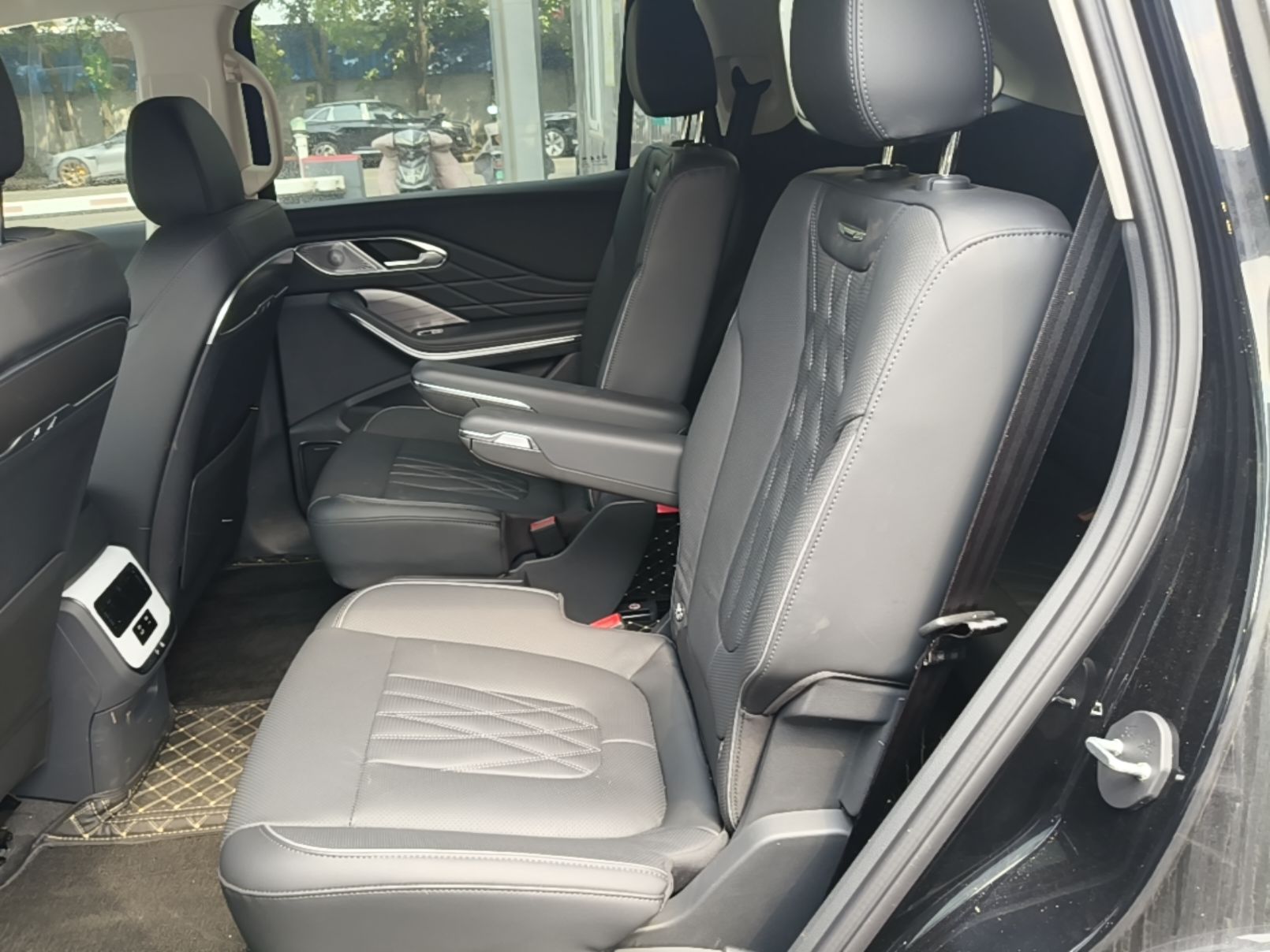 Hongqi HS7 PHEV 2024 2.0T PHEV Four-Wheel Drive Flagship Edition 6 Seats — снимка 20