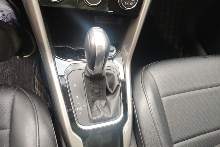 Used Volkswagen T-ROC 2018 280TSI DSG Two-Wheel Drive Advanced Version China V Emission Standard