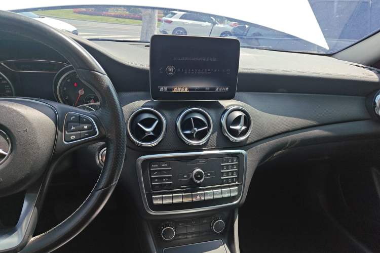 Used Mercedes-Benz GLA 2018 GLA 220 4MATIC Sport Edition Audio And AC Panel