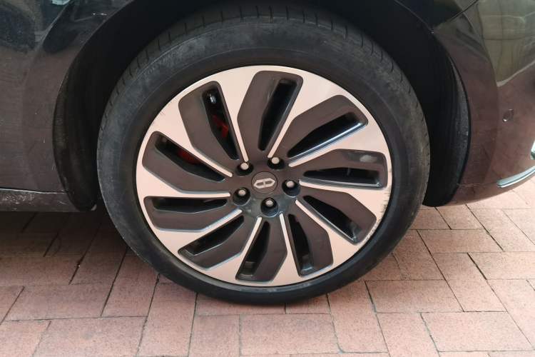 Used Hima AITO M5 2022 Extended-Range Four-Wheel Drive Ultimate Edition Right Front Wheel Hub