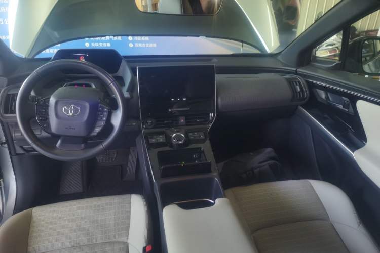 Used Toyota FAW bZ4X 2022 Two-Wheel Drive Long-Range PRO Version Audio And AC Panel