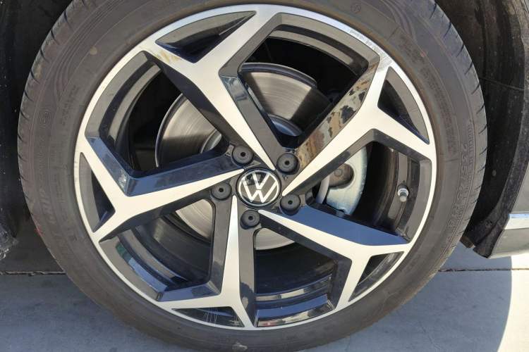 Used Volkswagen Magotan 2026 30 Million Vehicles Selected Model 380TSI DSG Luxury Edition Right Front Wheel Hub