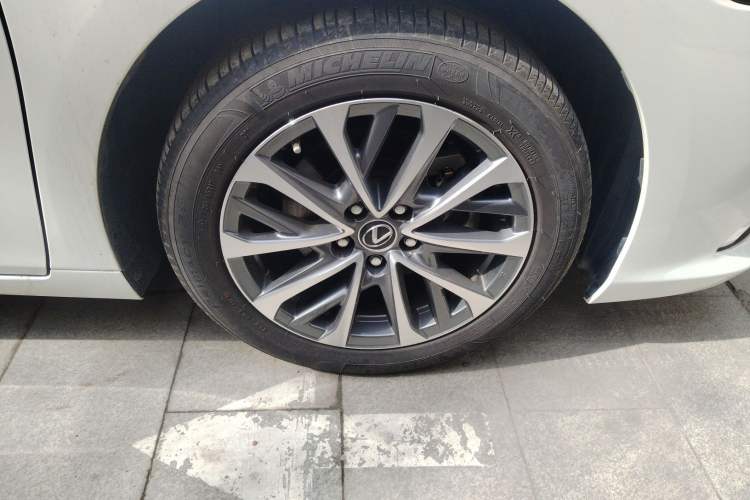 Used Lexus ES 2023 200 Excellence Edition
