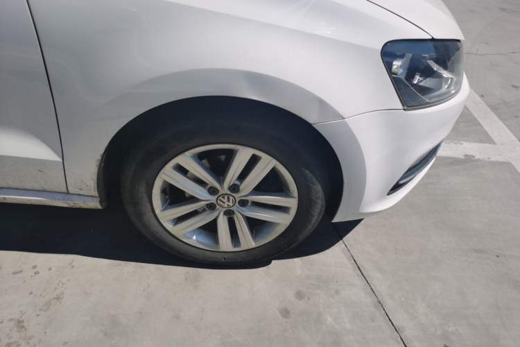 Used Volkswagen Polo 2016 1.6L Manual Comfort Model Right Front Wheel Hub