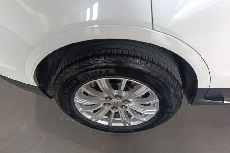 Used Cadillac XT5 2016 28T Four-Wheel Drive Tech Version Right Rear Wheel Hub