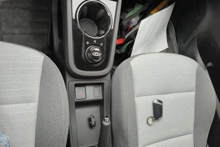 Used Chery Little Ant 2025 Model, 251km Favorite Edition, 25.05kWh Gear Lever