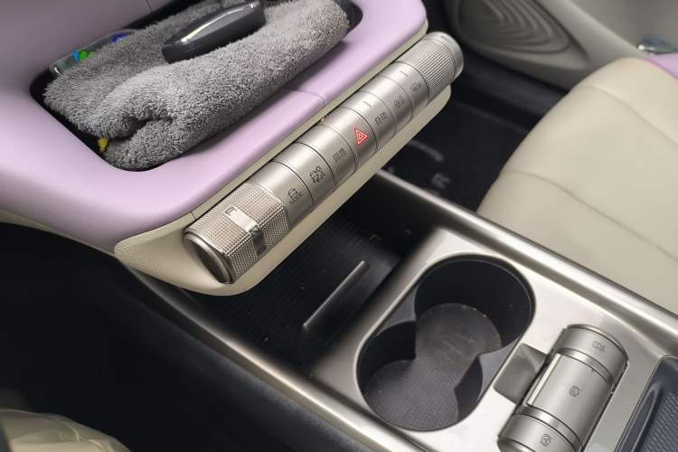 Used BYD Dolphin 2021 405 km Fashion Edition Gear Lever