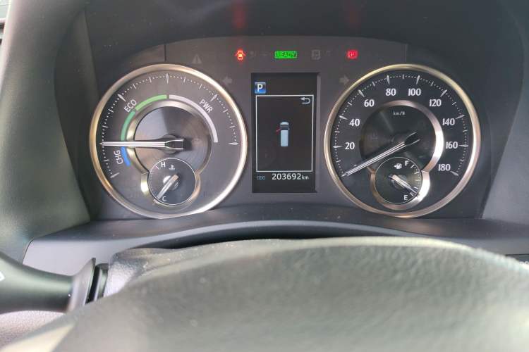 Used Lexus LM 2020 300h Four-Seat Grand Edition Odometer Close Up