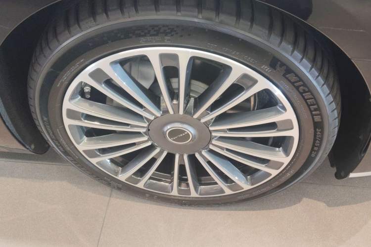 Used Hima Stelato S9 2024 All-Electric Ultra Four-Wheel-Drive Flagship Edition Right Front Wheel Hub