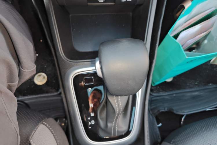 Used Kia kx1 Stonic 2021 1.4L CVT Sunroof Model Gear Lever